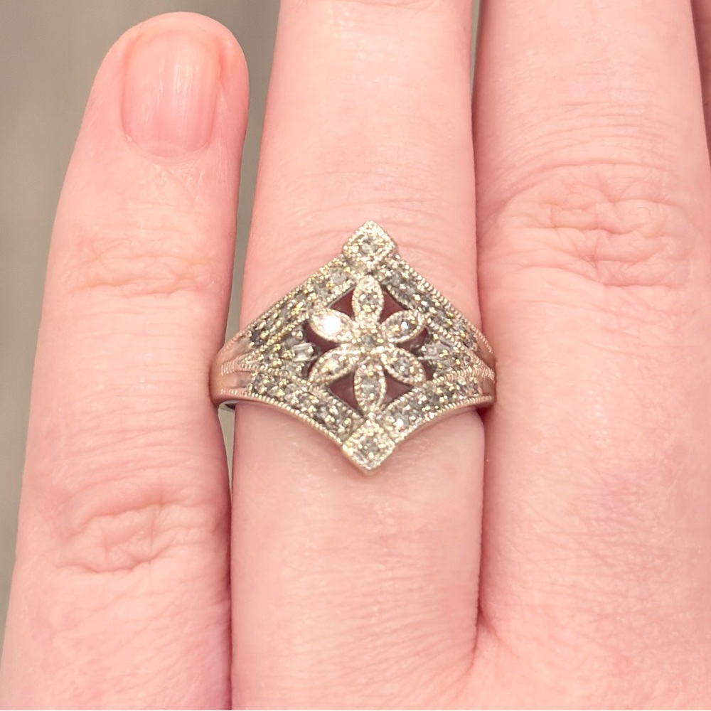 10K Diamond Snowflake Ring, Flower Filigree, Size 7.25, SUN Luxury - Picture 4 of 16